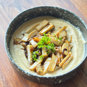 Hummus with Sautéed Mushrooms